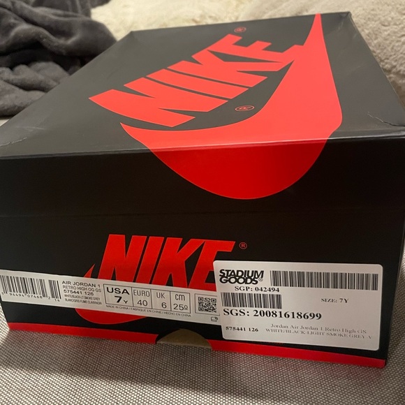 New Jordan 1 Retro High. “Light Smoke Grey” - Picture 6 of 7